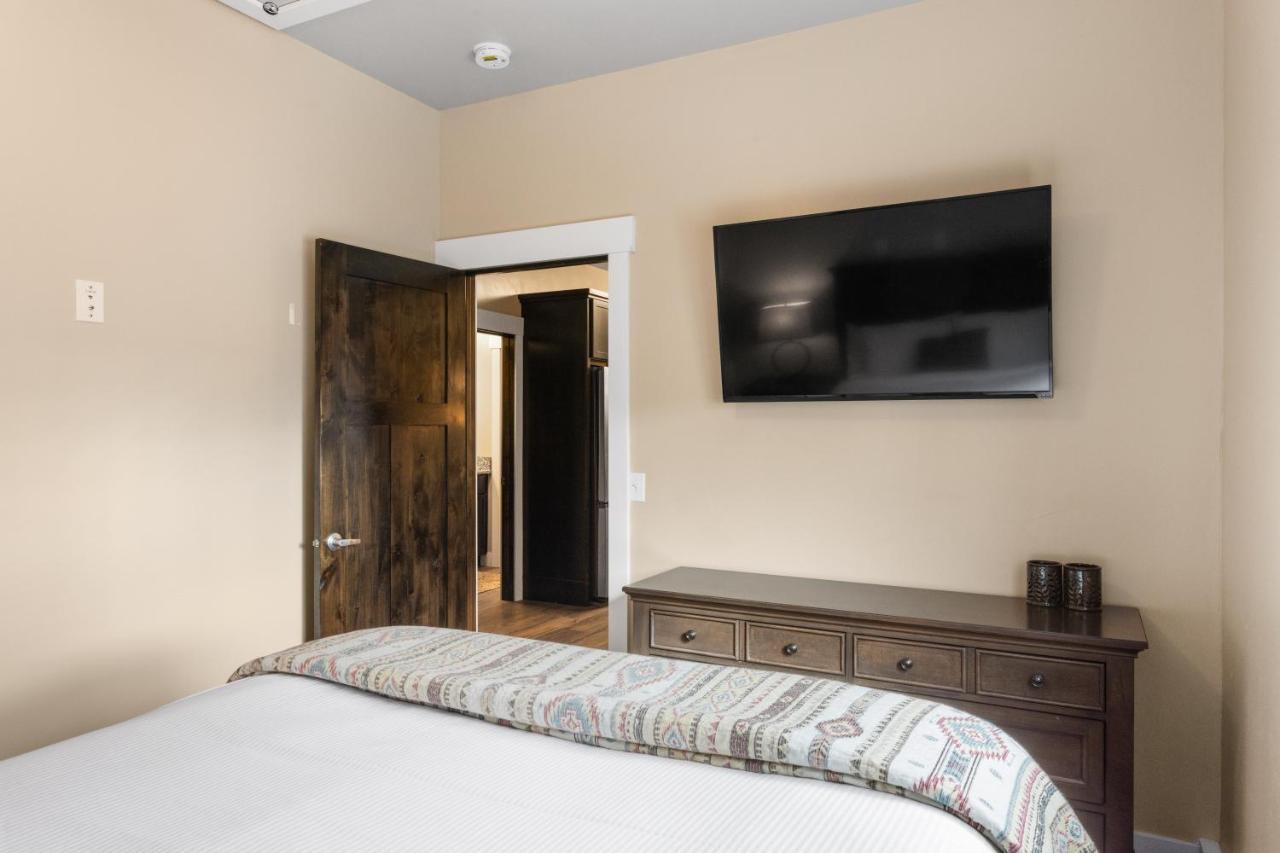 The Yellowstone Hideaway Unit C Appartement