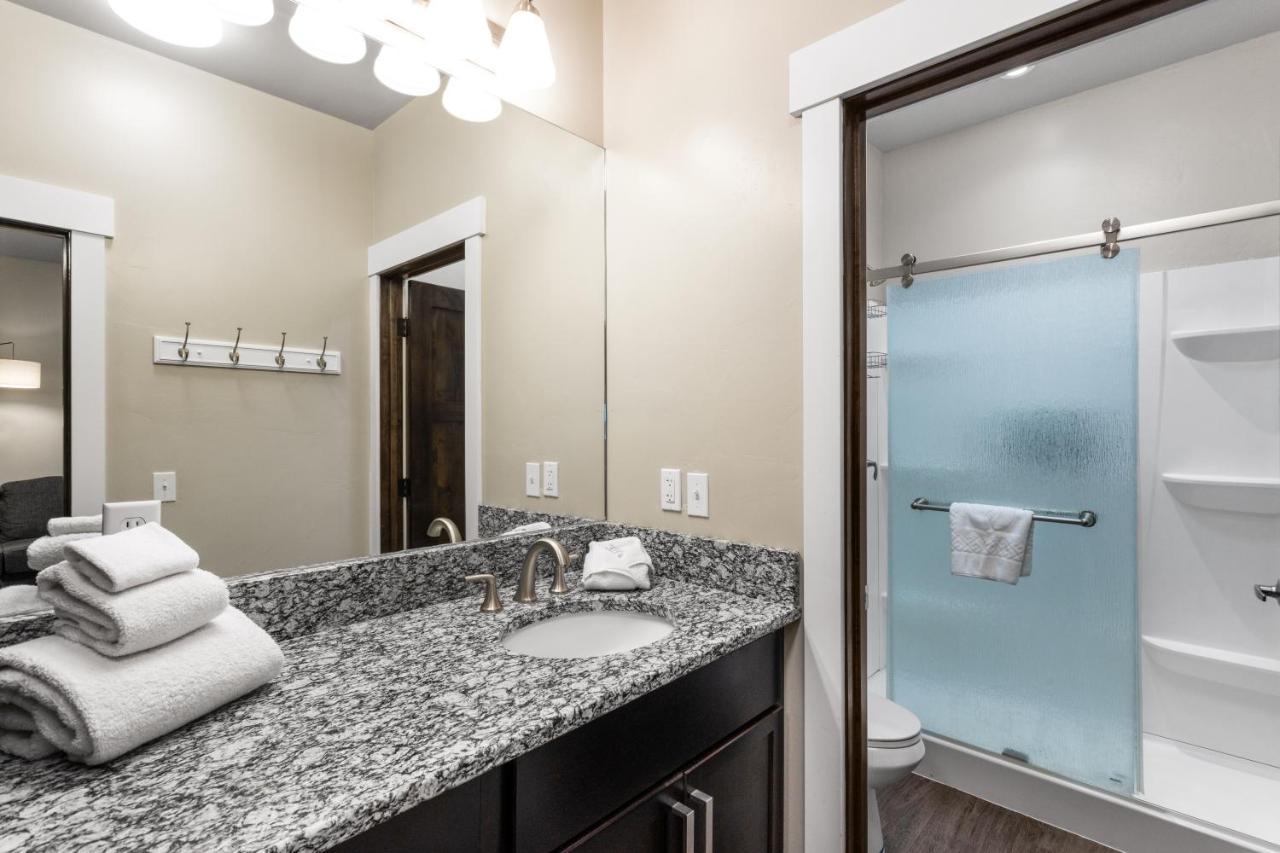 The Yellowstone Hideaway Unit C *